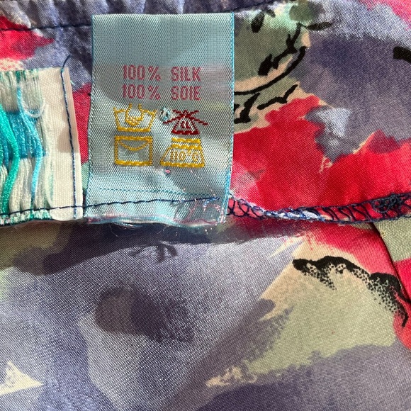 100% silk shorts in watercolor effect floral pattern in pink, indigo and green - Picture 8 of 9